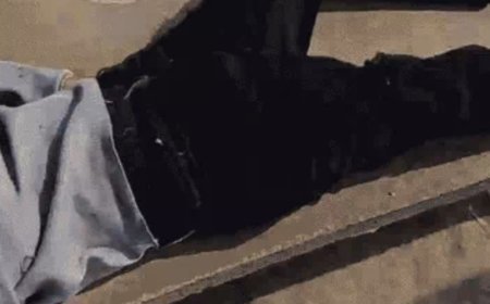 बेकाबू ट्रेलर पलटा, डंपर समेत 4 गाड़ियां टकराईं:3 की मौत, 6 गंभीर, कुशीनगर में बुजुर्ग को बचाने में दूसरी लेन पर आया