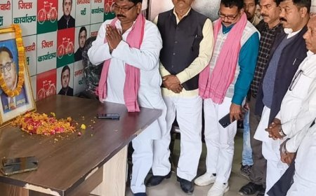 समाजवादी पार्टी कार्यालय महराजगंज में मनाई गई बाबा साहब भीमराव अंबेडकर की पुण्यतिथि