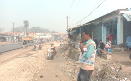 एन एच ए आई727b तमकुही राज टू वाराणसी 0 पॉइंट पर नाली निर्माण कार्य अधूरा छोड़कर जाने के फिराक में