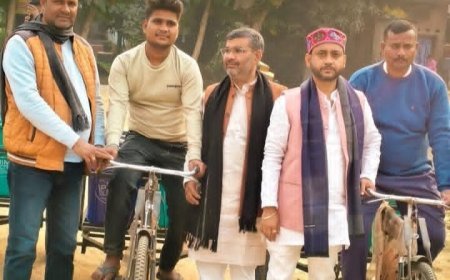 पथरदेवा नगर पंचायत के सभी वार्डों में कूड़ा वाली साइकिल का वितरण चेयरमैन सहित भाजपा नेताओं की रही उपस्थिति