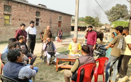 विनय जायसवाल खेसिया मंसाछापर बूथ संख्या 79,जरार बूथ संख्या 24 पर समझाते हुए(SIR) फॉर्म भरवाये