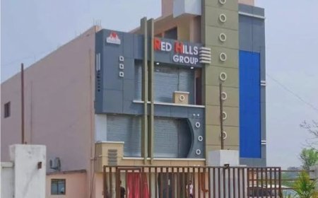 आयकर विभाग का रेड हिल्स ग्रुप पर छापा:मालिक आलमगीर अंसारी के घर-दफ्तर पर दो टीमें, आवास पर 5 कारें पहुंचीं