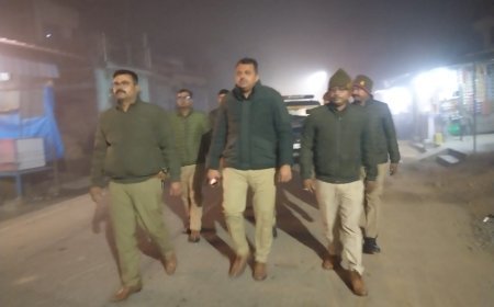 पैदल गश्त और बजते सायरन से मचा हड़कंप