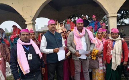 मनरेगा मजदूर संघ का जागरूकता व सर्वेक्षण अभियान, जिलाधिकारी को सौंपा ज्ञापन