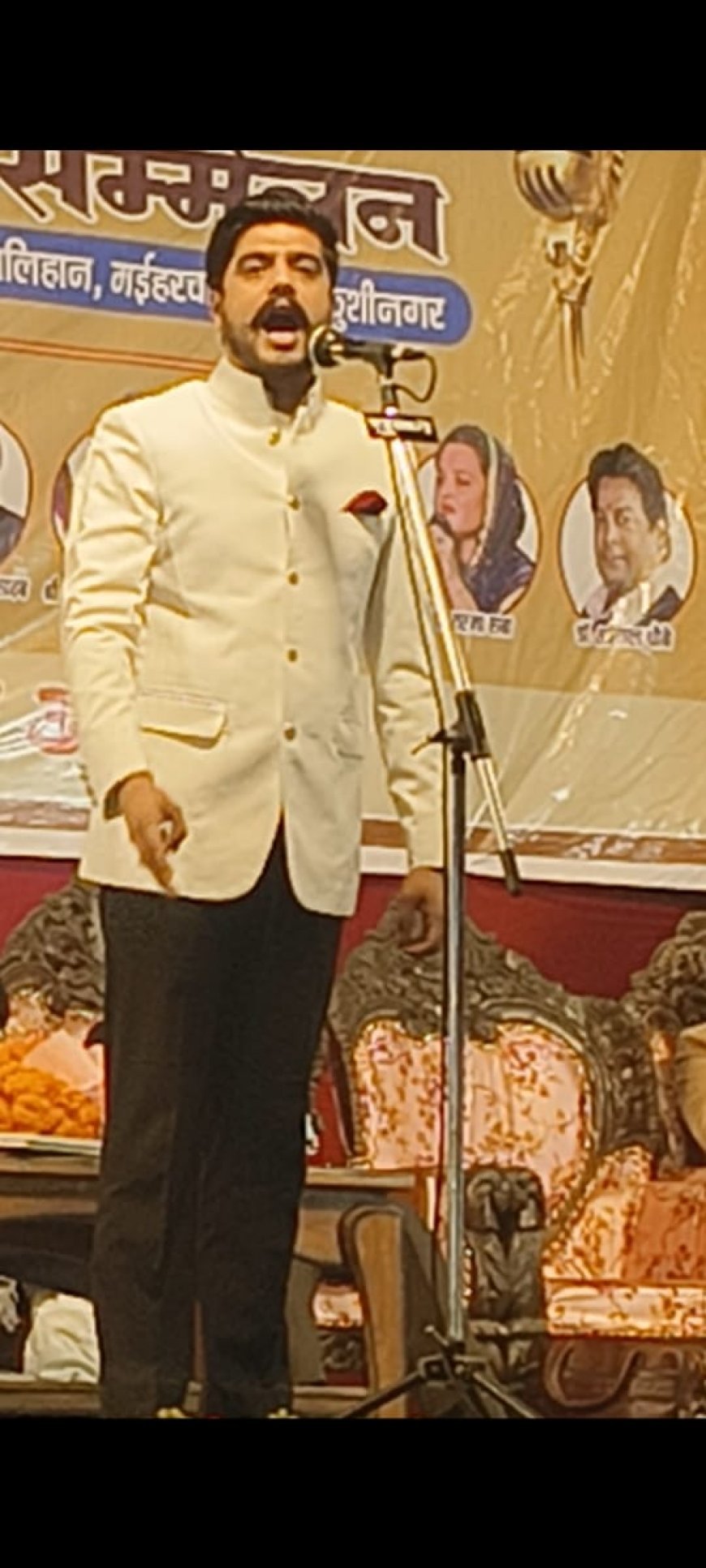 अंतरराष्ट्रीय कवि एवं शायरों ने बिखेरे काव्य का जादू