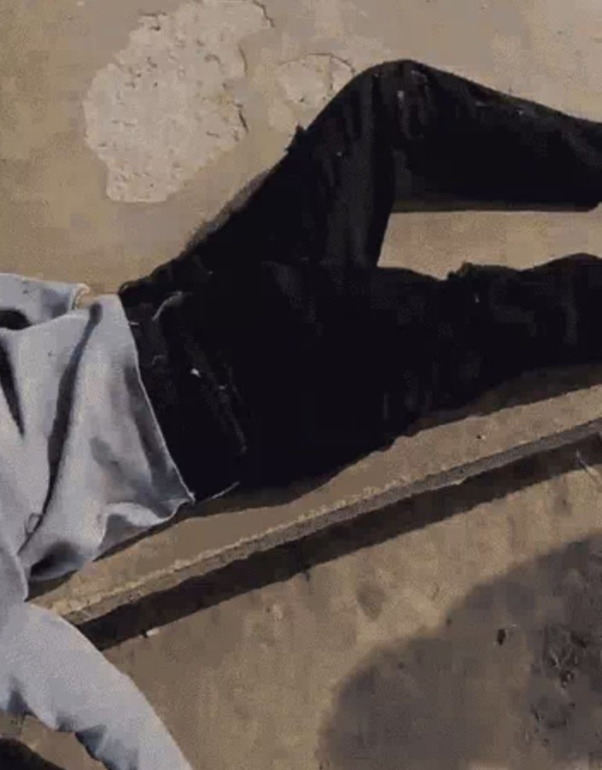 बेकाबू ट्रेलर पलटा, डंपर समेत 4 गाड़ियां टकराईं:3 की मौत, 6 गंभीर, कुशीनगर में बुजुर्ग को बचाने में दूसरी लेन पर आया