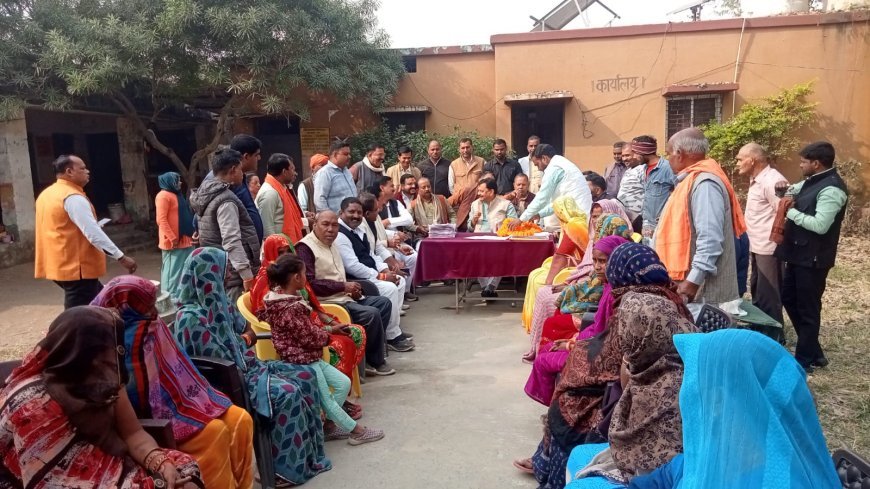 एस.आई.आर.को लेकर सांसद एवं विधायक का विधानसभा क्षेत्र मे निरीक्षण 