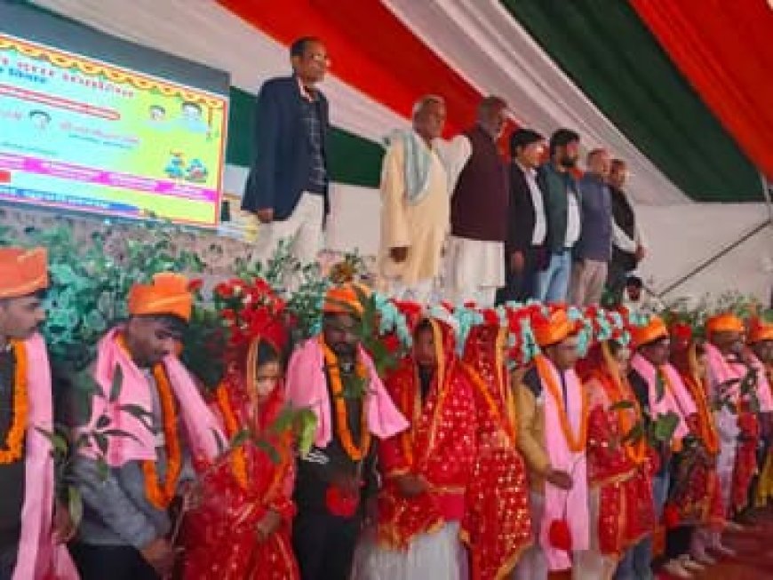 सामूहिक विवाह समारोह में 37 जोड़े परिणय सूत्र में बंधे:फाजिलनगर में मुख्यमंत्री योजना के तहत हुआ आयोजन
