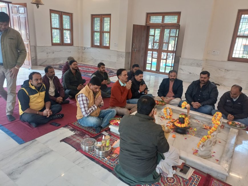 आईजीएल के मुख्य प्रबंध निदेशक  उमा शंकर भरतींया के जन्मदिन पर विधि-विधानपूर्वक पूजन एवं शुभकामनाएँ