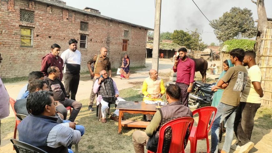 विनय जायसवाल खेसिया मंसाछापर बूथ संख्या 79,जरार बूथ संख्या 24 पर समझाते हुए(SIR) फॉर्म भरवाये