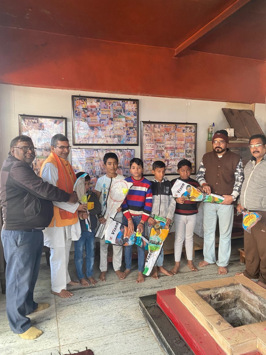 अखिल भारतीय विद्वत महासभा ने  वितरित किया  बेडमिंटन 