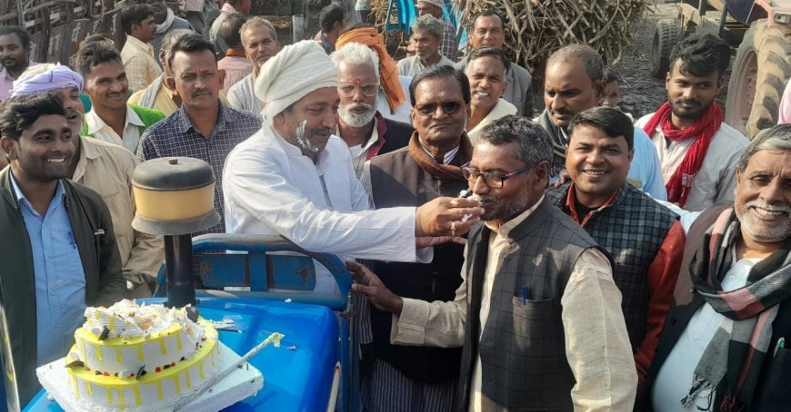 किसानों नौजवानों के बीच समाजसेवी अवधनाथ ठाकुराई का जन्मदिन हर्ष उल्लास  के साथ मनाया गया