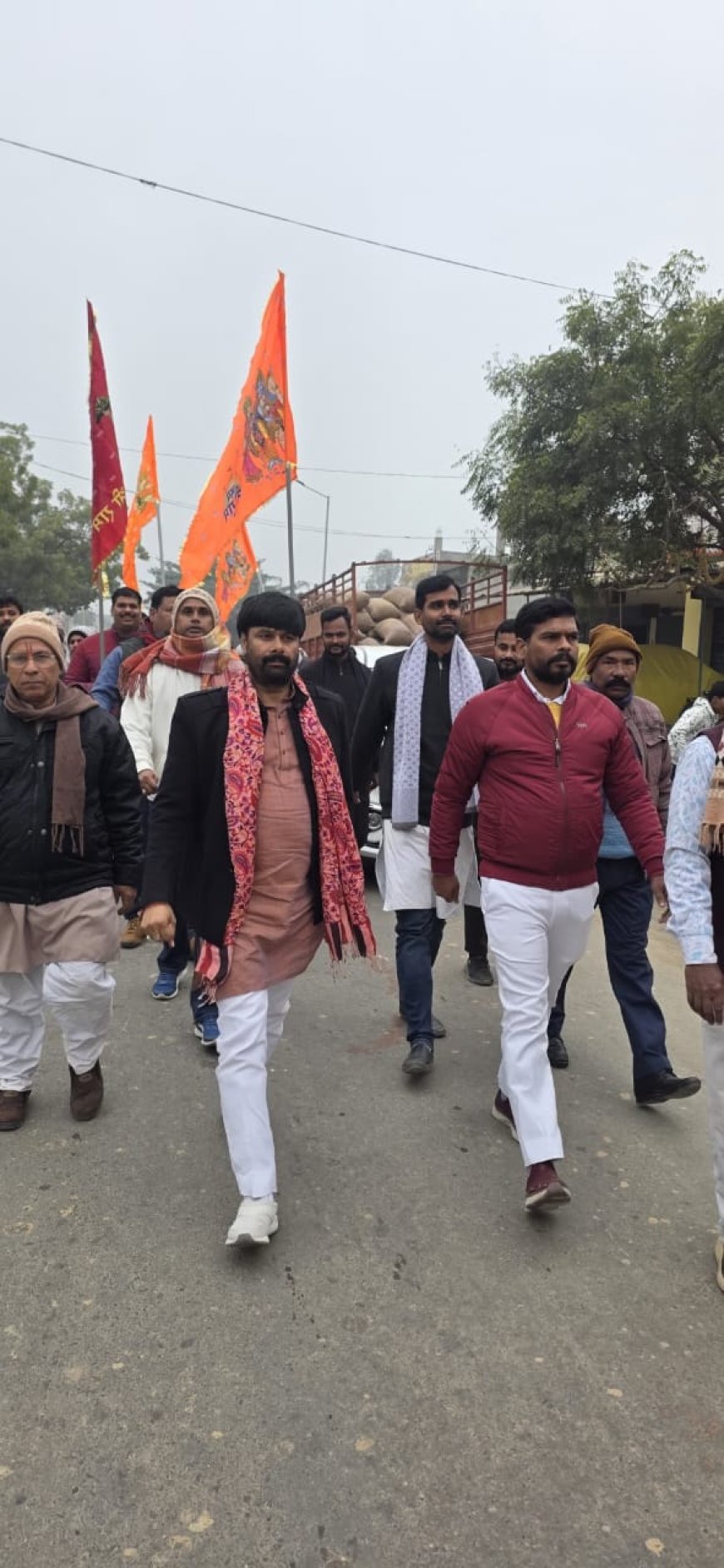 आरएसएस कार्यकर्ताओं ने निकला जुलूस