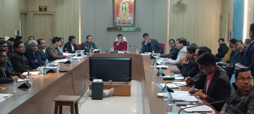 सीएम डैशबोर्ड पर धीमी योजनाओं को लेकर सख्त हुए मंडलायुक्त, अधिकारियों को दी कड़ी चेतावनी