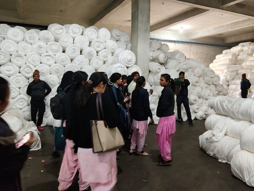 औद्योगिक भ्रमण से छात्राओं को मिला व्यवहारिक अनुभव