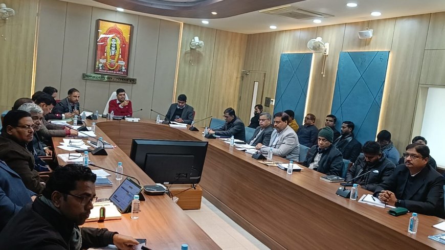 सीएम डैशबोर्ड पर धीमी योजनाओं से सख्त हुए मंडलायुक्त, अधिकारियों को दी कड़ी चेतावनी