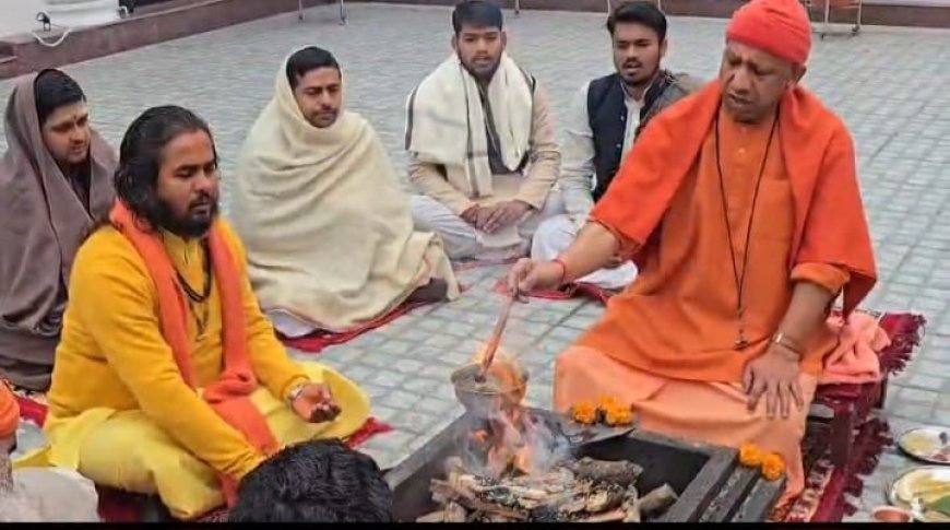 सीएम योगी ने किया रुद्राभिषेक, की लोक मंगल की कामना