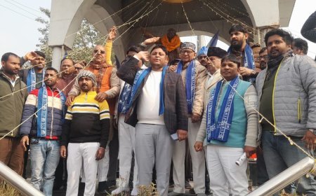 बसपा कार्यकर्ताओं ने अंबेडकर  प्रतिमा  का किया माल्यार्पण 