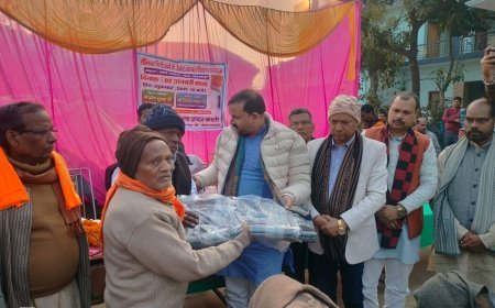 सीनियर सिटीजन  सम्मेलन में कंबल जैकेट साल का किया गया वितरण               