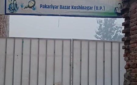 मुख्यमंत्री योगी आदित्यनाथ सरकार व बेसिक शिक्षा अधिकारी व डीएम कुशीनगर के आदेशों का उड़ाई जा रही है धज्जियां इस कड़ाके के ठंड में  चल रहा है  विद्यालय       