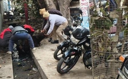 कड़ाके की ठंड में नाले में गिरी गाय, सलेमपुर पुलिस ने बचाई जान