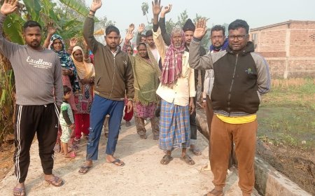 नाली की सफाई नही होने पर ग्रामीणों ने किया विरोध प्रदर्शन