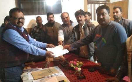 मानदेय नही मिलने से अक्रोशित होकर रोजगार सेवकों ने सौंपा ज्ञापन 