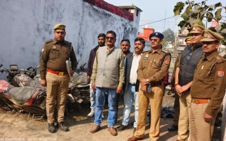 रामकोला में 61 सीज और लावारिस वाहनों की नीलामी: पुलिस के 'ऑपरेशन क्लीन' से ₹5.28 लाख की आय हुई