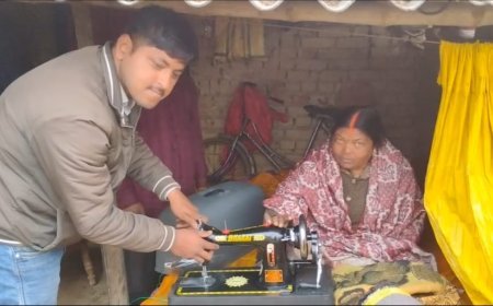 विकलांग मां का दर्द को आकर्षित शनि ने सिलाई मशीन देकर किया कम