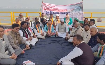 रामगढ़ताल में मरी मछलियों के मामले को लेकर कांग्रेस ने किया प्रदर्शन 