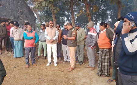 संदिग्ध परिस्थितियों में पेड़ से लटकता मिला युवक का शव