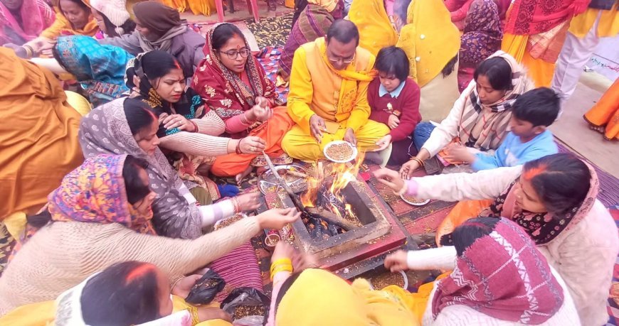 महिला मंडल द्वारा  महायज्ञ और दीपयज्ञ का आयोजन