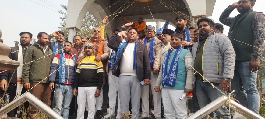 बसपा कार्यकर्ताओं ने अंबेडकर  प्रतिमा  का किया माल्यार्पण 