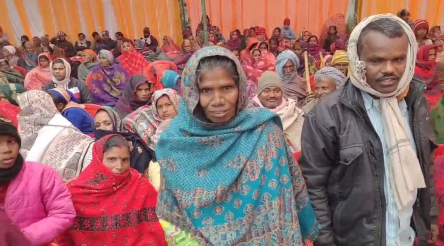 राज्य सूचना आयुक्त द्वारा जरूरतमंदों को कंबल वितरण