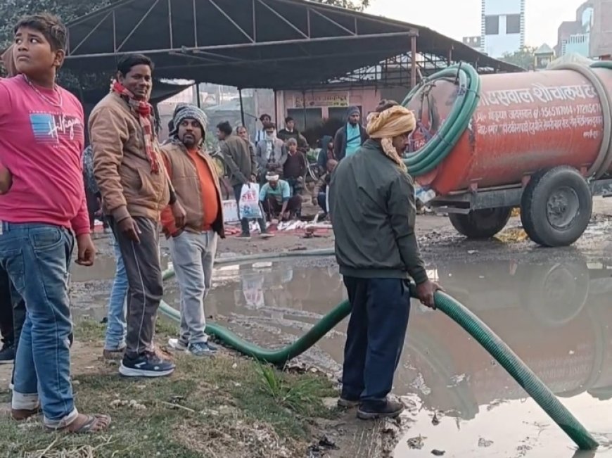 बघौचघाट पुरानी बाजार में जलजमाव से फिलहाल राहत अनिल प्रसाद की पहल से हुई सफाई