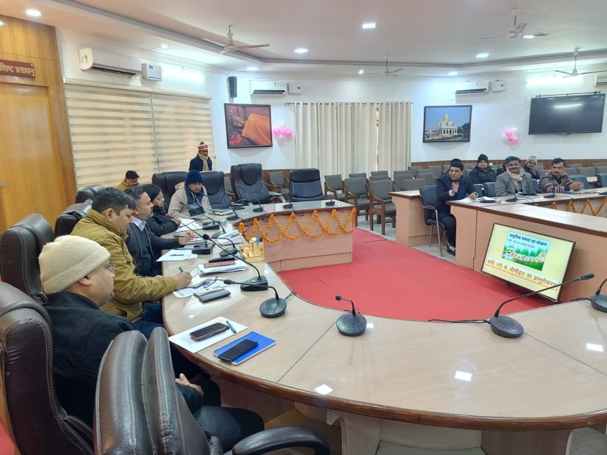 जिलाधिकारी की अध्यक्षता में बांसी व हिरण्यवती नदी तथा पर्यटन विकास कार्यों की समीक्षा, कार्यों में तेजी के निर्देश