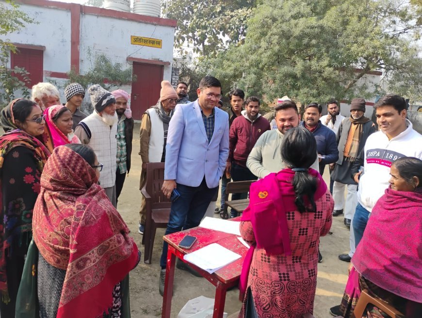 विशेष गहन पुनरीक्षण के अंतर्गत ड्राफ्ट मतदाता सूची पठन कार्य का जिला निर्वाचन अधिकारी द्वारा निरीक्षण