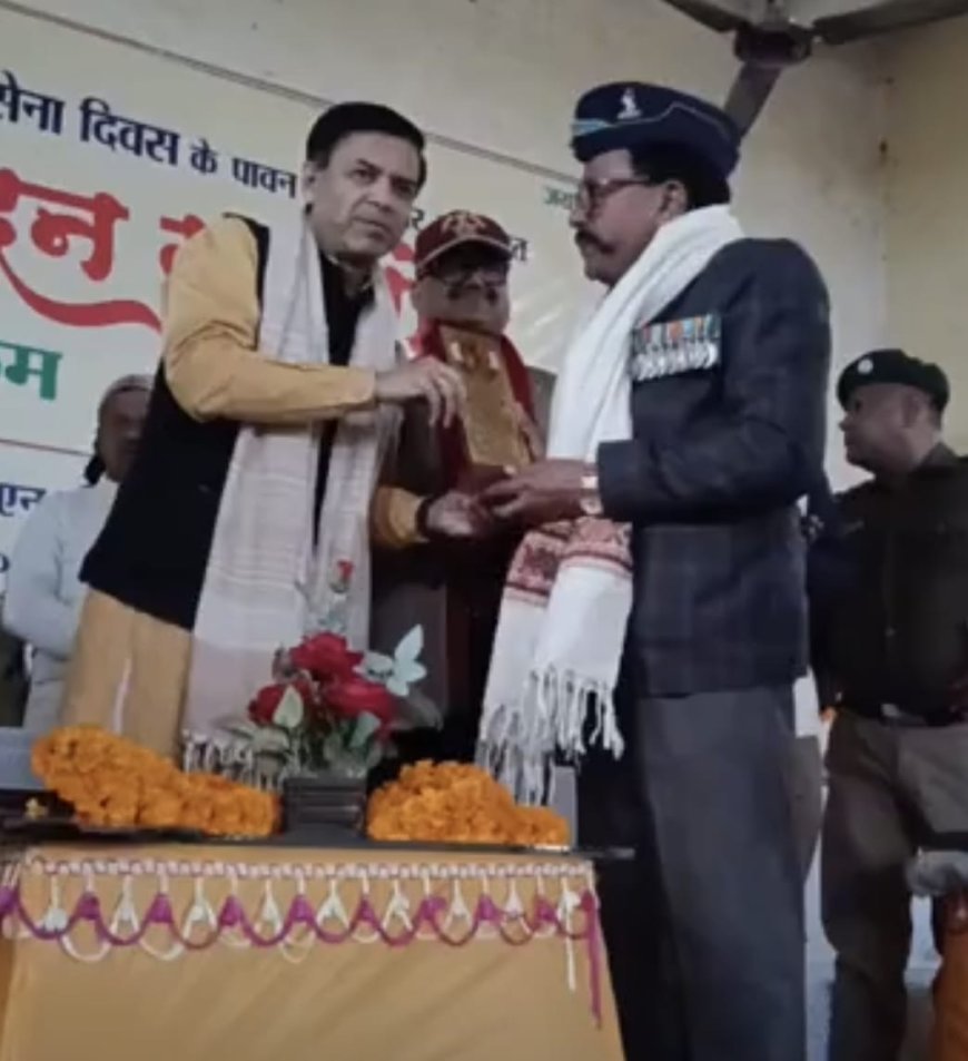 कुशीनगर में पूर्व सैनिकों का सम्मान समारोह आयोजित:सेना दिवस पर अंग वस्त्र व स्मृति चिन्ह देकर किया गया सम्मानित