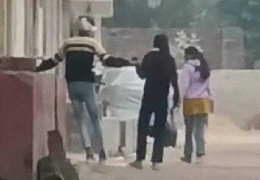 छेड़छाड़ का वीडियो हुआ वायरल