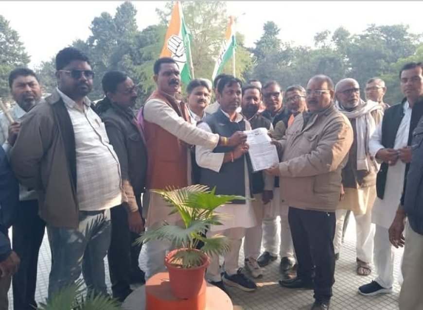 कांग्रेस पार्टी के कार्यकर्ताओं ने जिलाधिकारी को सौंपा ज्ञापन 