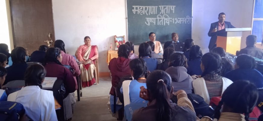 रामकोला में महाराणा प्रताप की 429वीं पुण्यतिथिः शिक्षकों-कर्मचारियों ने दी श्रद्धांजलि, त्याग-पराक्रम को किया याद