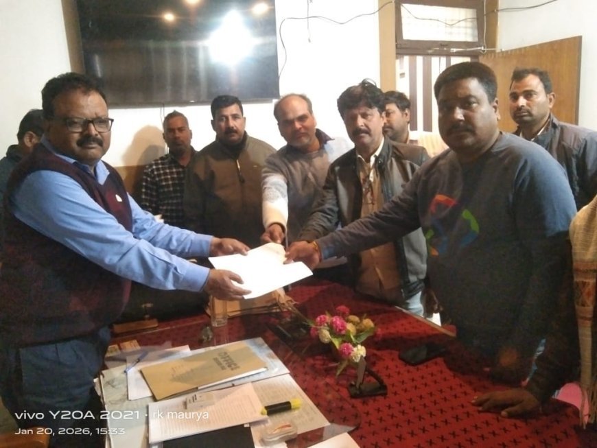 मानदेय नही मिलने से अक्रोशित होकर रोजगार सेवकों ने सौंपा ज्ञापन 