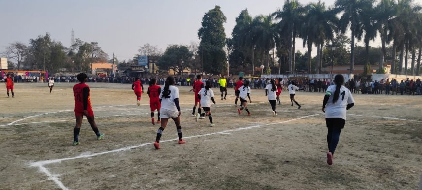 तमकुही राज में दसवीं राजा खगेंद्र प्रताप शाही फुटबॉल मेमोरियल प्रतियोगिता के उद्घाटन मैच में सि़वान  ने मुंगेर को हराकर अगले दौर में प्रवेशकिया