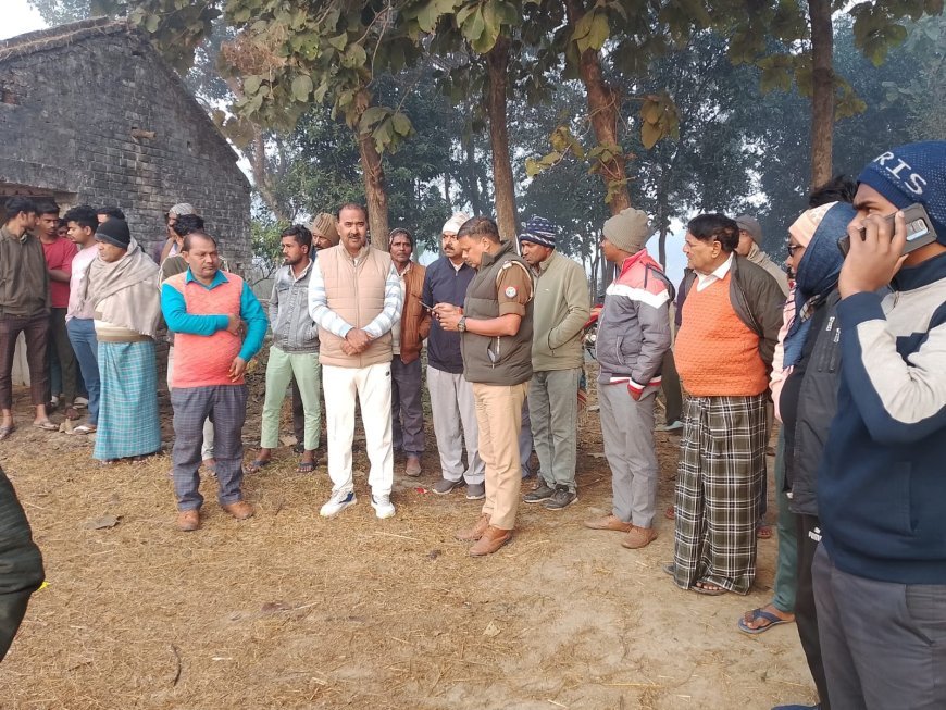 संदिग्ध परिस्थितियों में पेड़ से लटकता मिला युवक का शव