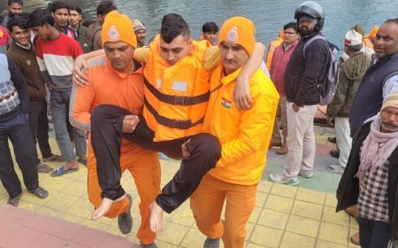 हेतिमपुर कुशीनगर में एनडीआरफ की टीम ने किया मोबलाइजेशन  ड्रिल ग्रामीणों को दिए बचाव के उपाय