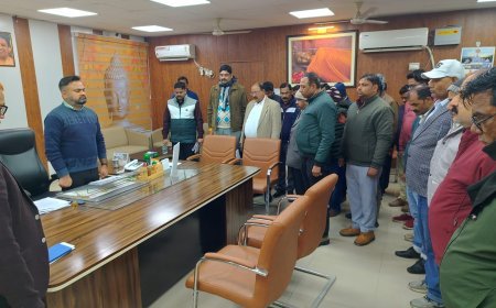 दो मिनट का मौन रखकर स्वतंत्रता संग्राम सेनानियों की शहादत को किया गया नमन