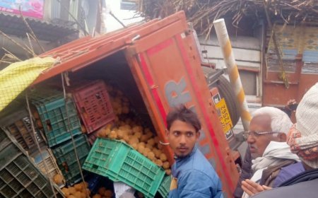 ट्रक  डी सी एम आपस में भीडे बड़ा हादसा टला