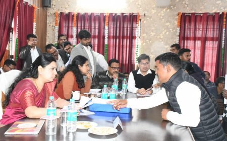 सम्पूर्ण समाधान दिवस में जिलाधिकारी ने सुनीं जनसमस्याएं