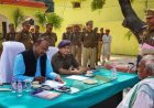महराजगंज समाधान दिवस में डीएमऔर एसपी ने सुनीं जन शिकायतें, त्वरित निस्तारण के दिए निर्देश