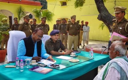 महराजगंज समाधान दिवस में डीएमऔर एसपी ने सुनीं जन शिकायतें, त्वरित निस्तारण के दिए निर्देश